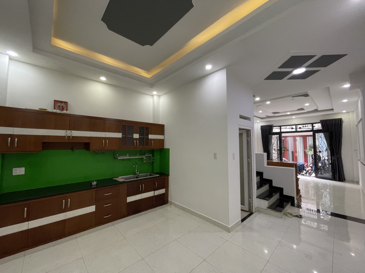 Bán nhà Hoàng Hoa Thám, Quận Bình Thạnh tuyệt phẩm 3 lầu (4,5m x 12m) đẹp lung linh hẻm ôtô khu VIP