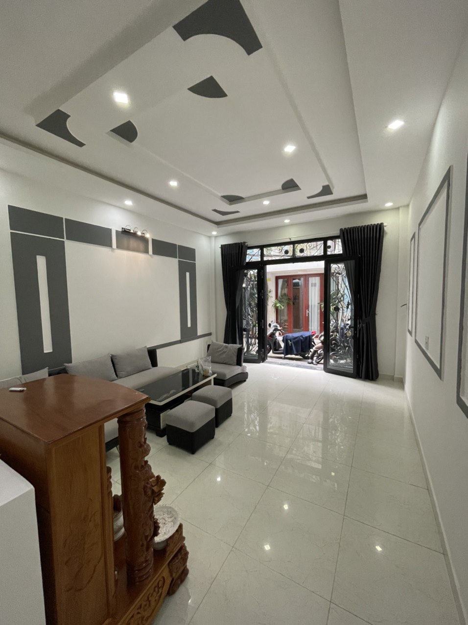 Bán nhà Hoàng Hoa Thám, Quận Bình Thạnh tuyệt phẩm 3 lầu (4,5m x 12m) đẹp lung linh hẻm ôtô khu VIP