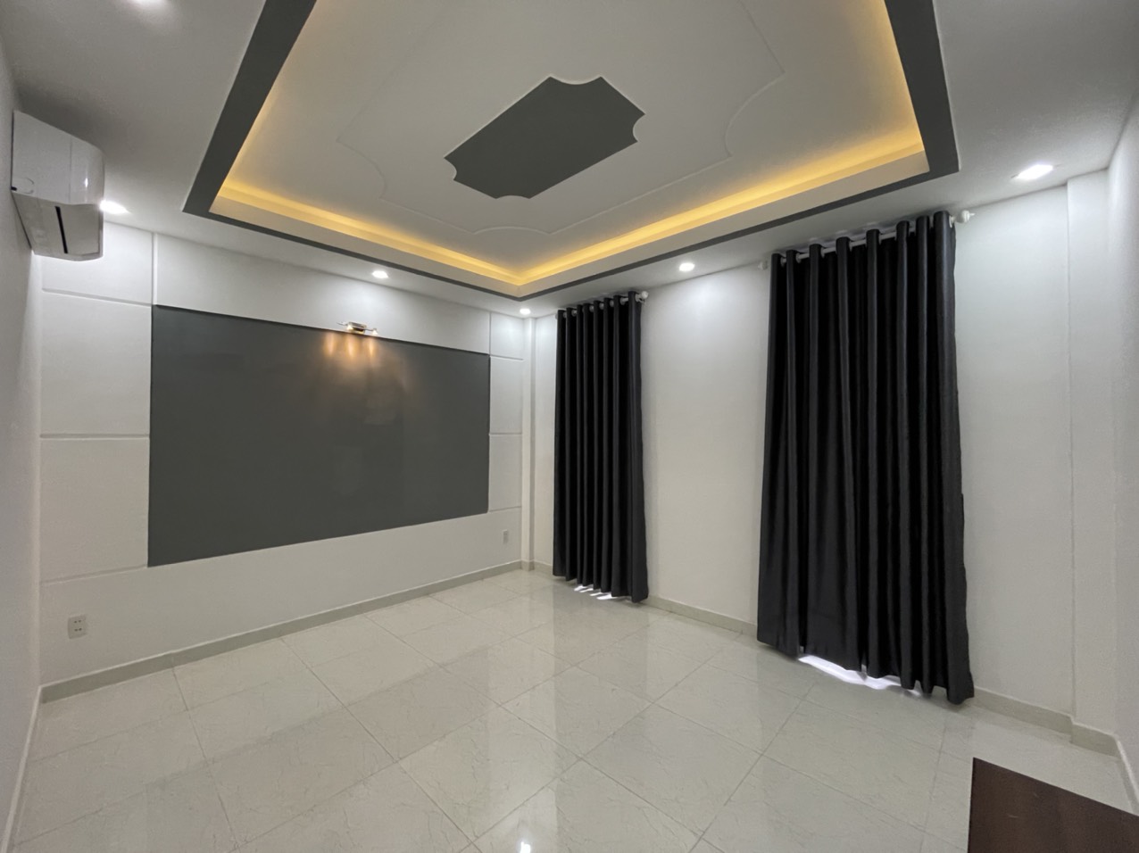 Bán nhà Hoàng Hoa Thám, Quận Bình Thạnh tuyệt phẩm 3 lầu (4,5m x 12m) đẹp lung linh hẻm ôtô khu VIP
