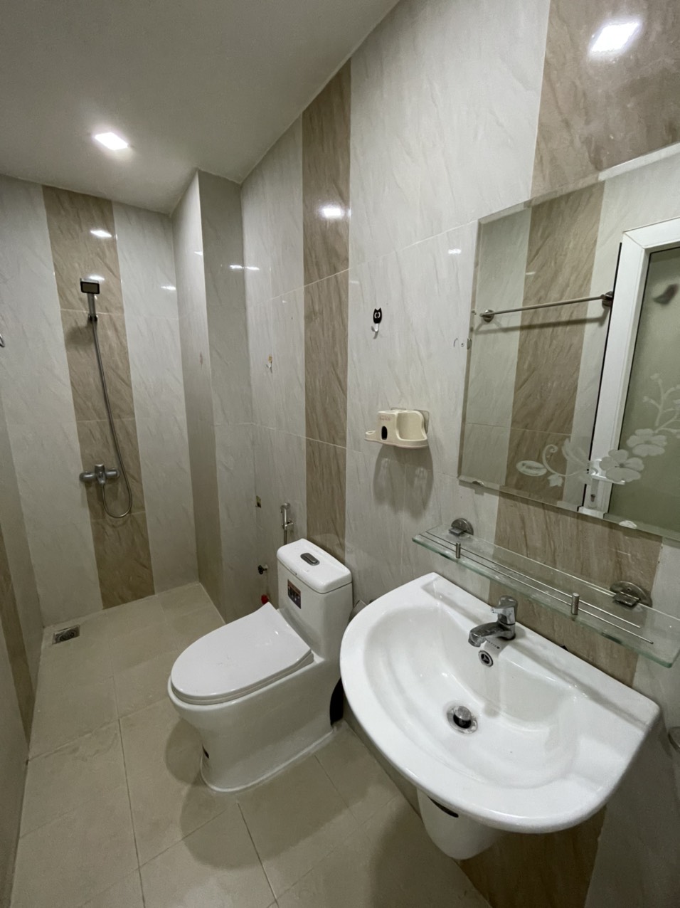 Bán nhà Hoàng Hoa Thám, Quận Bình Thạnh tuyệt phẩm 3 lầu (4,5m x 12m) đẹp lung linh hẻm ôtô khu VIP