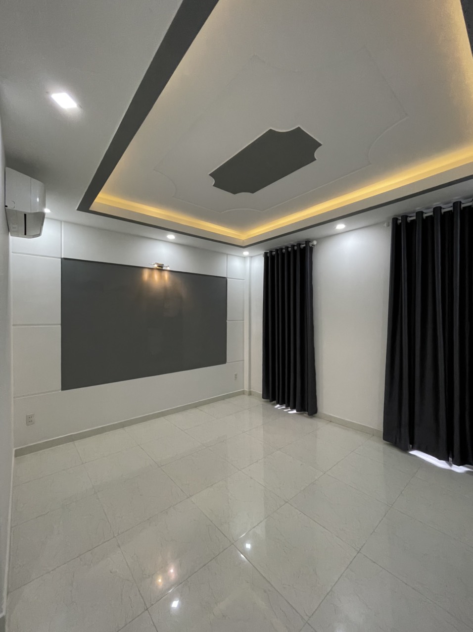 Bán nhà Hoàng Hoa Thám, Quận Bình Thạnh tuyệt phẩm 3 lầu (4,5m x 12m) đẹp lung linh hẻm ôtô khu VIP