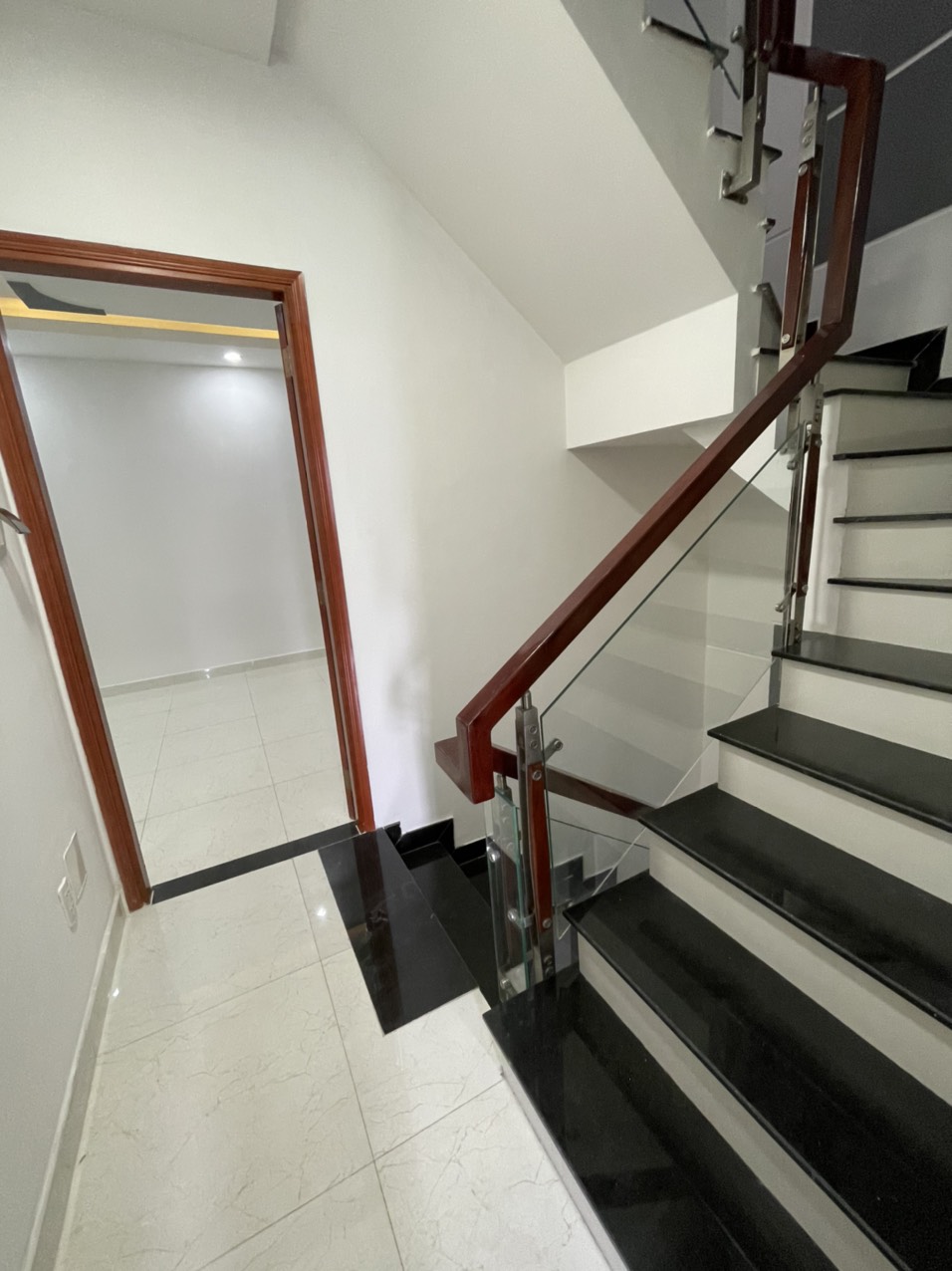 Bán nhà Hoàng Hoa Thám, Quận Bình Thạnh tuyệt phẩm 3 lầu (4,5m x 12m) đẹp lung linh hẻm ôtô khu VIP