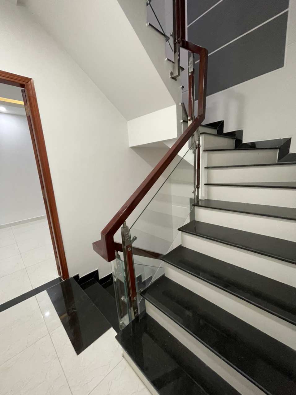 Bán nhà Hoàng Hoa Thám, Quận Bình Thạnh tuyệt phẩm 3 lầu (4,5m x 12m) đẹp lung linh hẻm ôtô khu VIP