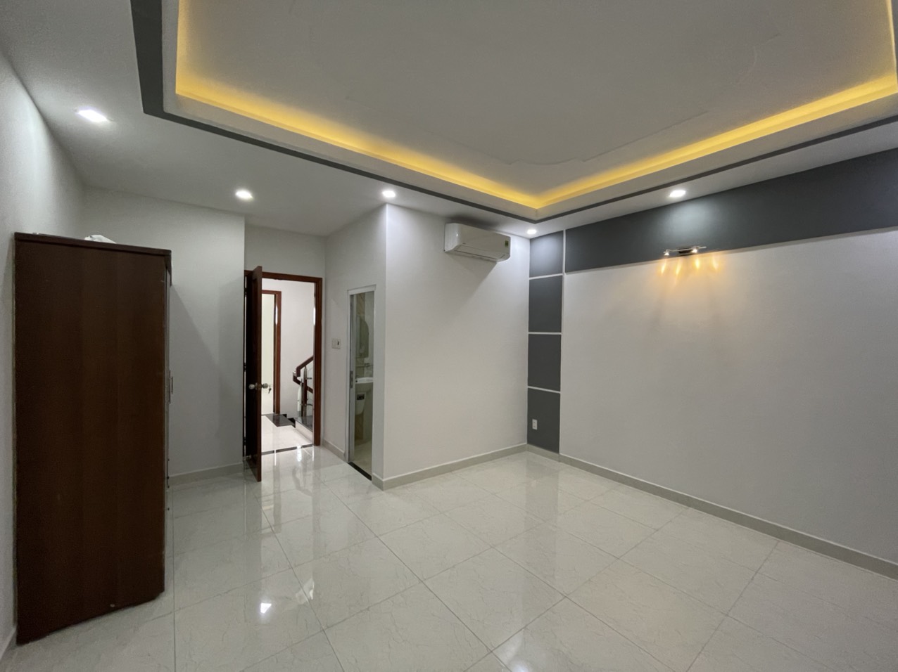 Bán nhà Hoàng Hoa Thám, Quận Bình Thạnh tuyệt phẩm 3 lầu (4,5m x 12m) đẹp lung linh hẻm ôtô khu VIP