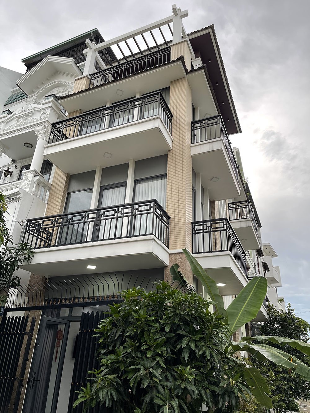 Bán nhà Đường Phạm Văn Đồng, Thành Phố Thủ Đức Tuyệt phẩm 3 lầu căn góc 2 mặt tiền hẻm nhựa 8m