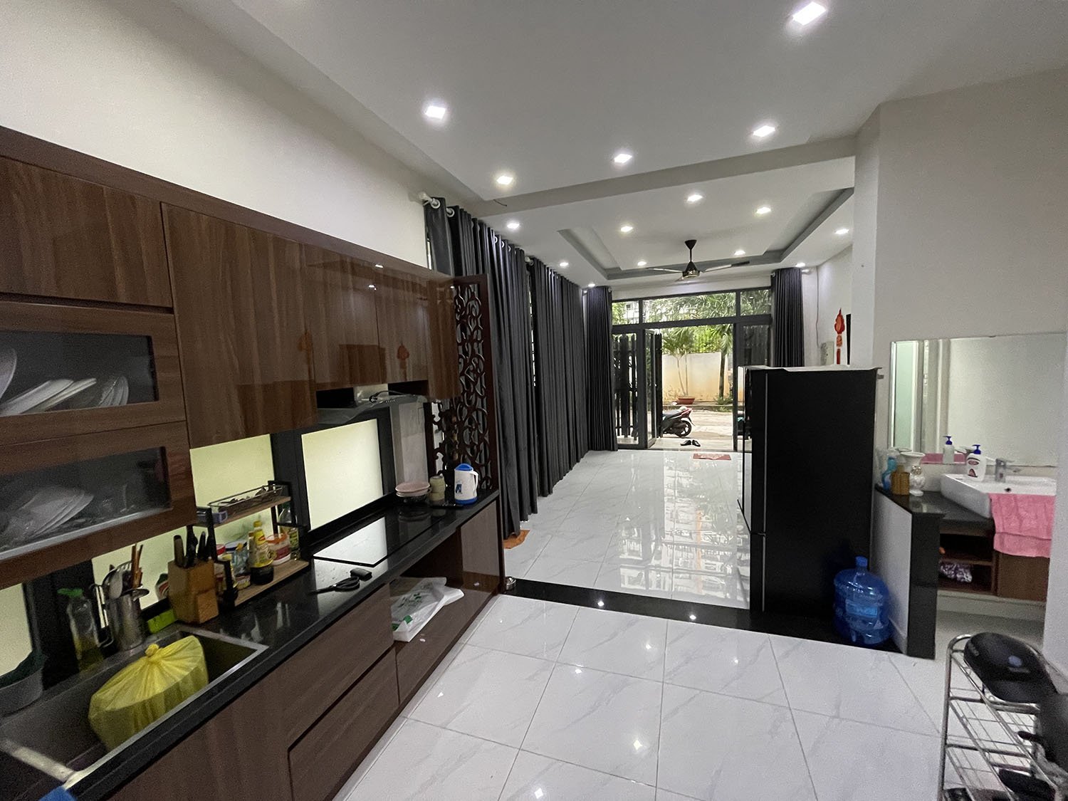 Bán nhà Đường Phạm Văn Đồng, Thành Phố Thủ Đức Tuyệt phẩm 3 lầu căn góc 2 mặt tiền hẻm nhựa 8m
