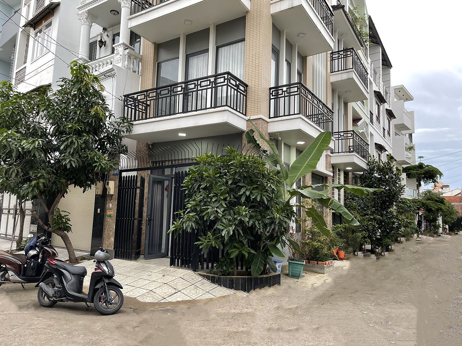 Bán nhà Đường Phạm Văn Đồng, Thành Phố Thủ Đức Tuyệt phẩm 3 lầu căn góc 2 mặt tiền hẻm nhựa 8m
