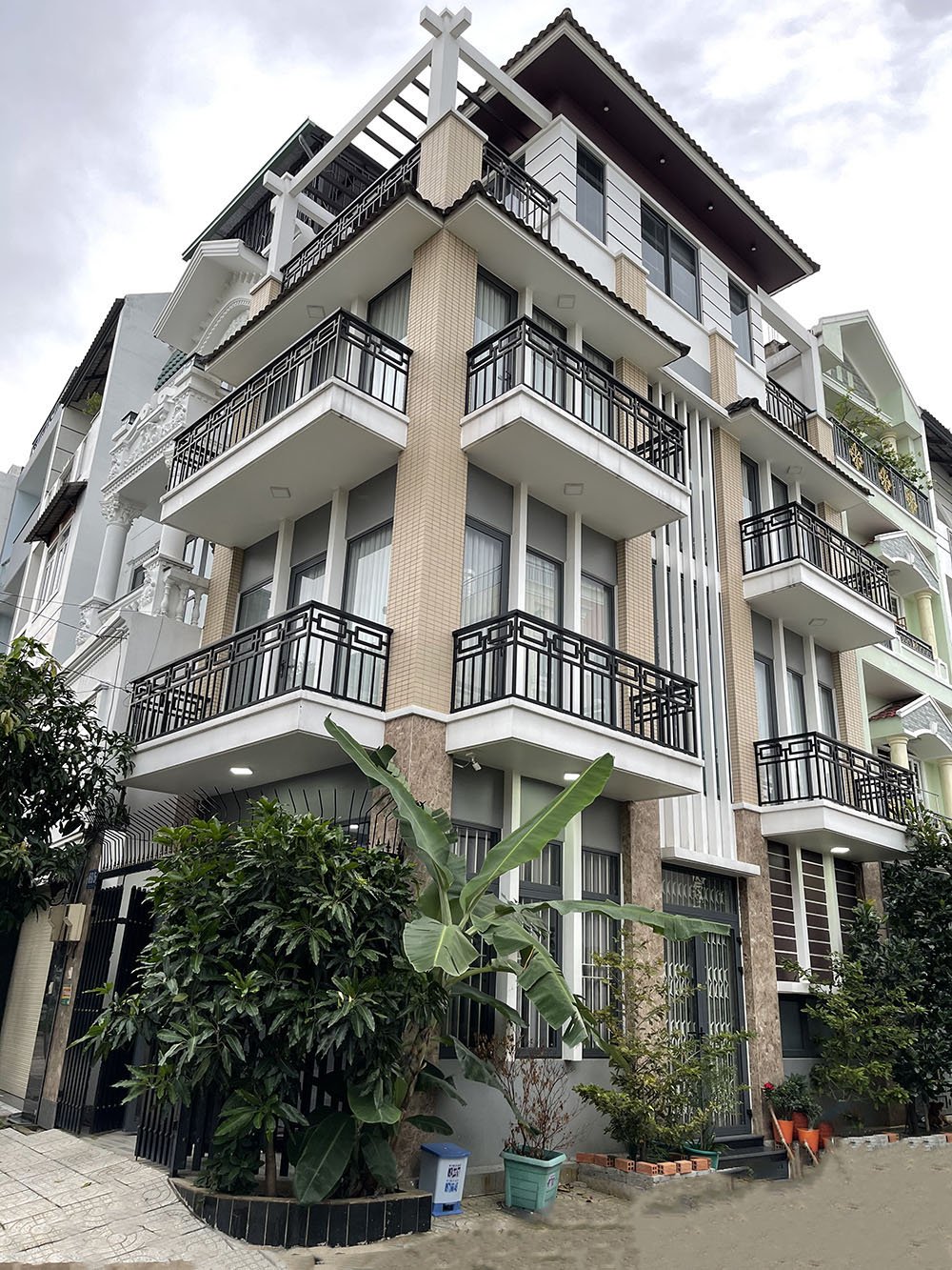 Bán nhà Đường Phạm Văn Đồng, Thành Phố Thủ Đức Tuyệt phẩm 3 lầu căn góc 2 mặt tiền hẻm nhựa 8m