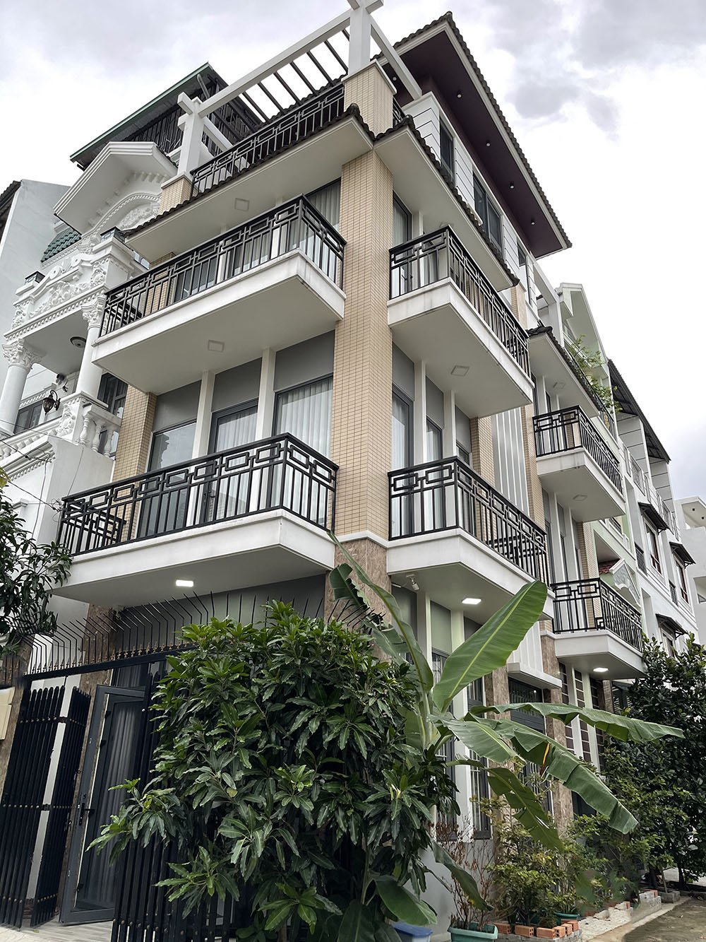 Bán nhà Đường Phạm Văn Đồng, Thành Phố Thủ Đức Tuyệt phẩm 3 lầu căn góc 2 mặt tiền hẻm nhựa 8m