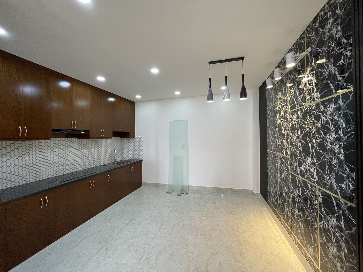 Bán nhà Đường Nguyễn Trọng Tuyển, Quận Phú Nhuận Tuyệt phẩm 4 lầu t.kế Cổ Điển PARIS PHÁP, hẻm ôtô