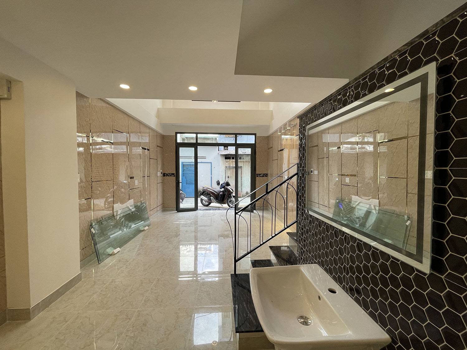 Bán nhà Đường Nguyễn Trọng Tuyển, Quận Phú Nhuận Tuyệt phẩm 4 lầu t.kế Cổ Điển PARIS PHÁP, hẻm ôtô