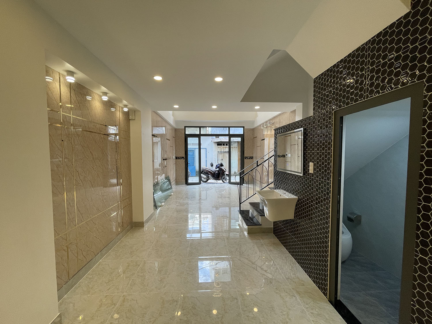 Bán nhà Đường Nguyễn Trọng Tuyển, Quận Phú Nhuận Tuyệt phẩm 4 lầu t.kế Cổ Điển PARIS PHÁP, hẻm ôtô