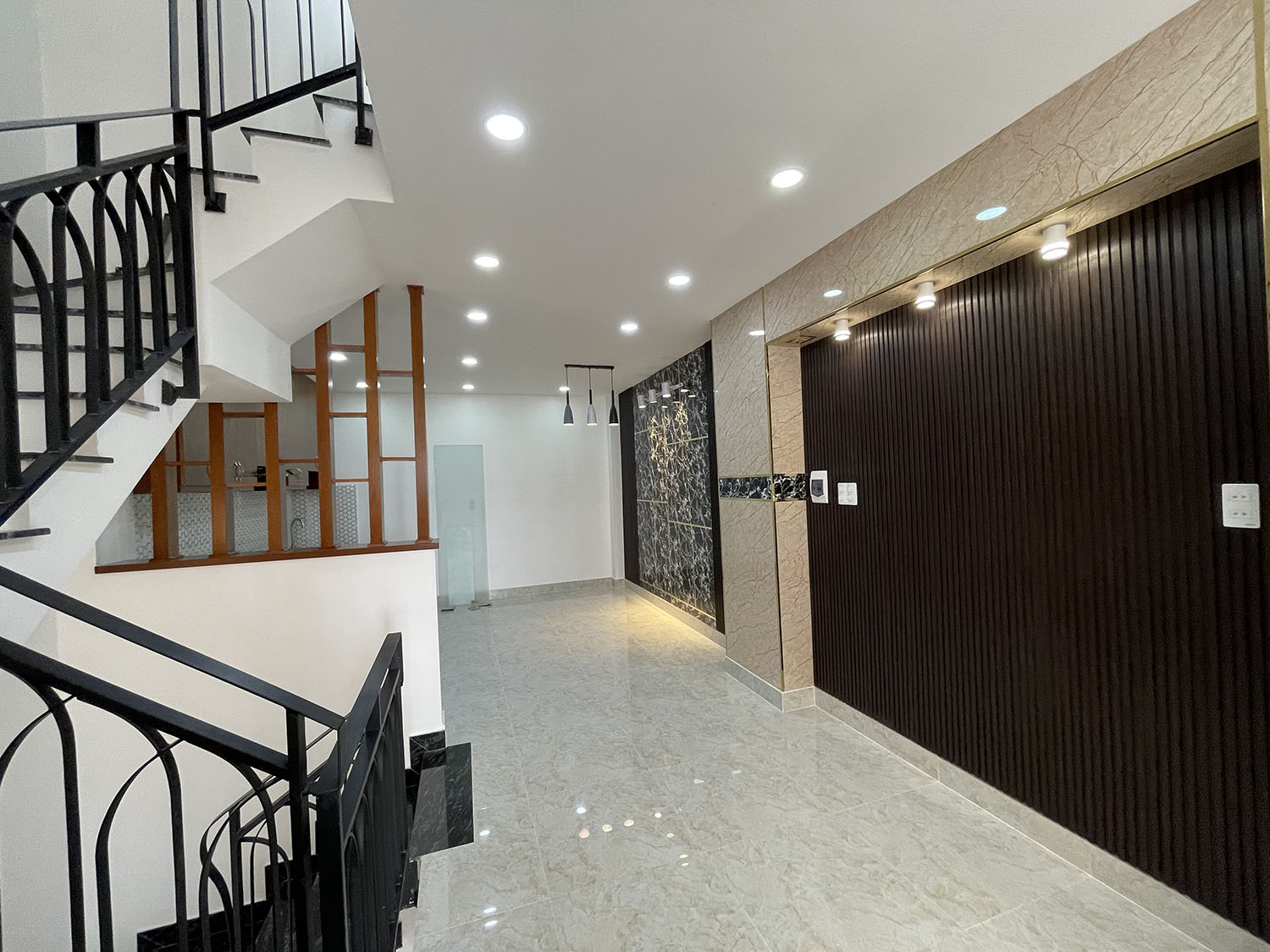 Bán nhà Đường Nguyễn Trọng Tuyển, Quận Phú Nhuận Tuyệt phẩm 4 lầu t.kế Cổ Điển PARIS PHÁP, hẻm ôtô