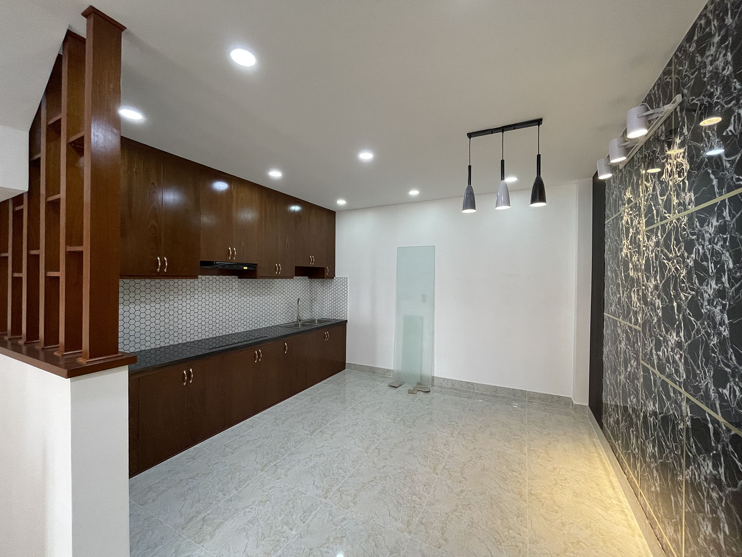 Bán nhà Đường Nguyễn Trọng Tuyển, Quận Phú Nhuận Tuyệt phẩm 4 lầu t.kế Cổ Điển PARIS PHÁP, hẻm ôtô