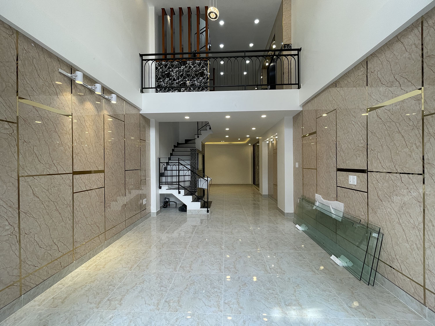 Bán nhà Đường Nguyễn Trọng Tuyển, Quận Phú Nhuận Tuyệt phẩm 4 lầu t.kế Cổ Điển PARIS PHÁP, hẻm ôtô