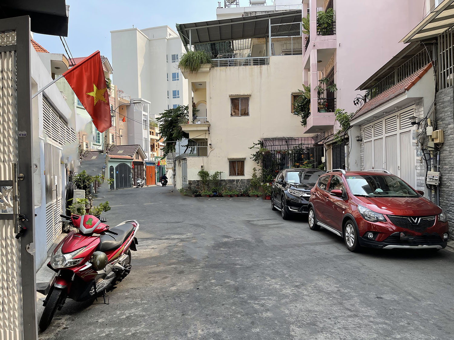 Bán nhà Phạm Cư Lượng Tân Bình Hầm đổ ôtô, 5 lầu, thang máy, khu VIP T.S.Nhất, có HĐ thuê 45tr/th