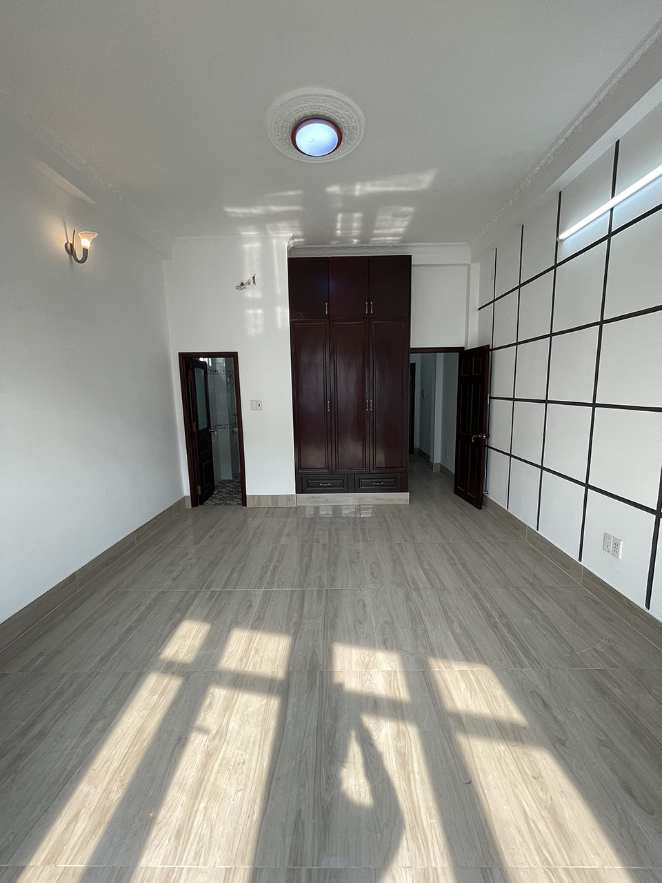Bán nhà Phạm Cư Lượng Tân Bình Hầm đổ ôtô, 5 lầu, thang máy, khu VIP T.S.Nhất, có HĐ thuê 45tr/th