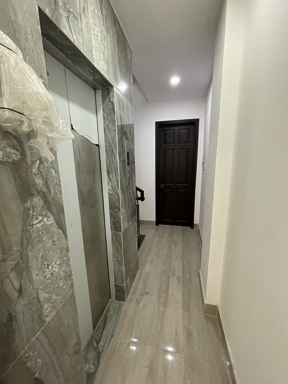 Bán nhà Phạm Cư Lượng Tân Bình Hầm đổ ôtô, 5 lầu, thang máy, khu VIP T.S.Nhất, có HĐ thuê 45tr/th