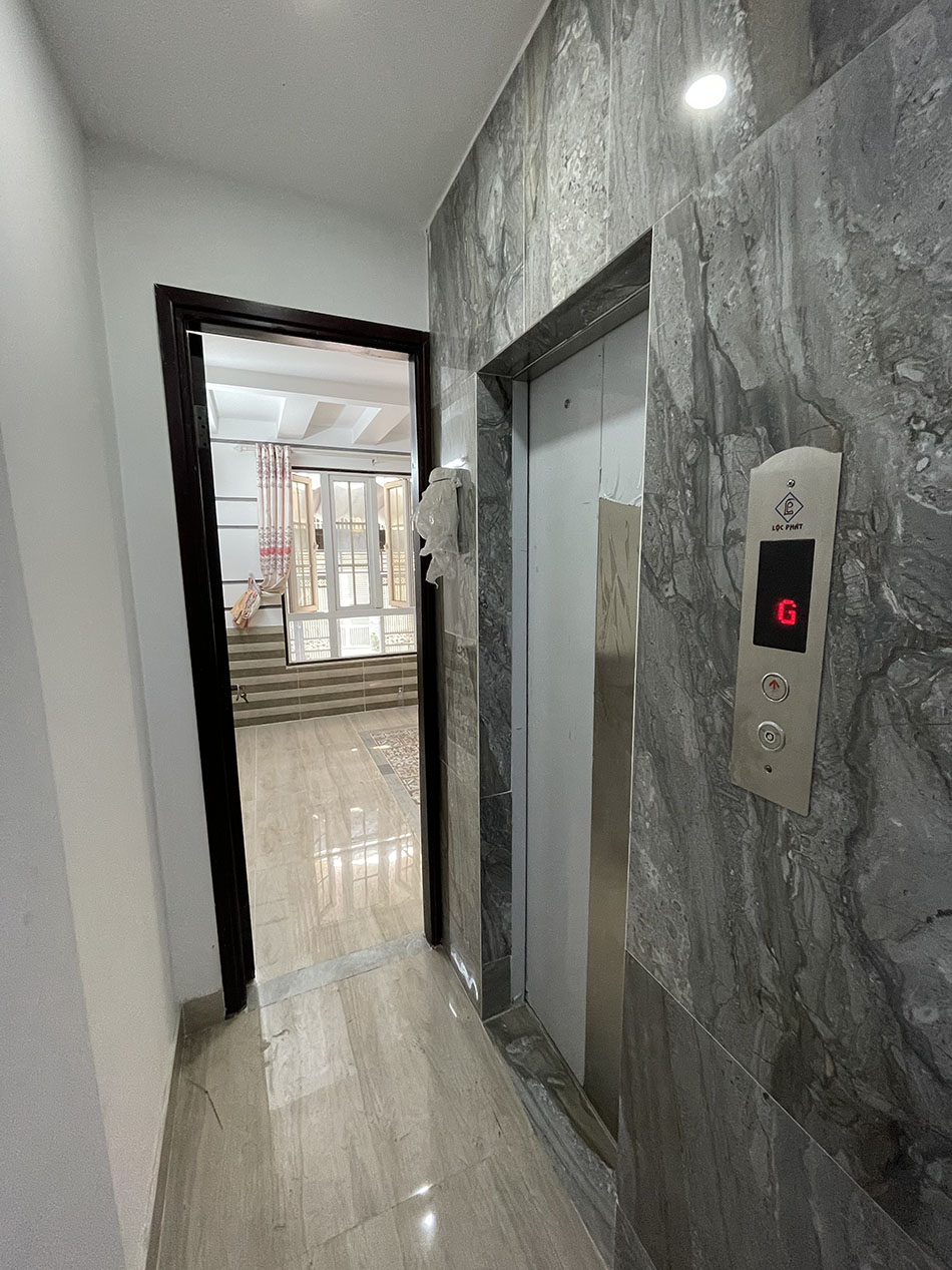 Bán nhà Phạm Cư Lượng Tân Bình Hầm đổ ôtô, 5 lầu, thang máy, khu VIP T.S.Nhất, có HĐ thuê 45tr/th