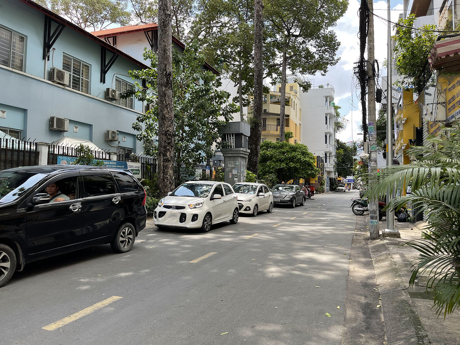Bán nhà mặt tiền Nguyễn Hiền, Quận 3 -khu Cư Xá Đô Thành, 3 lầu (4,5m x 19m) khu k.doanh - t.mại