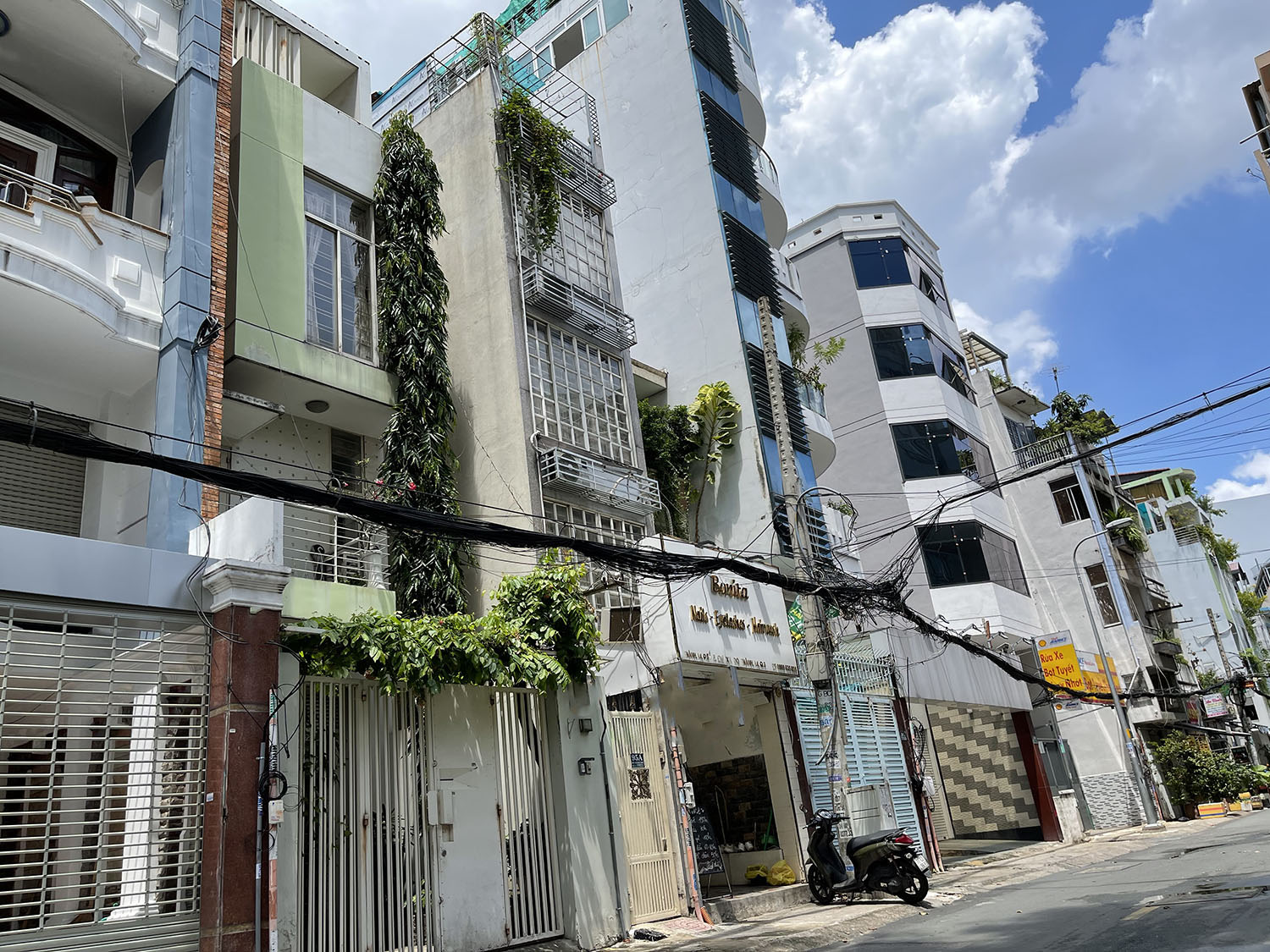 Bán nhà mặt tiền Nguyễn Hiền, Quận 3 -khu Cư Xá Đô Thành, 3 lầu (4,5m x 19m) khu k.doanh - t.mại