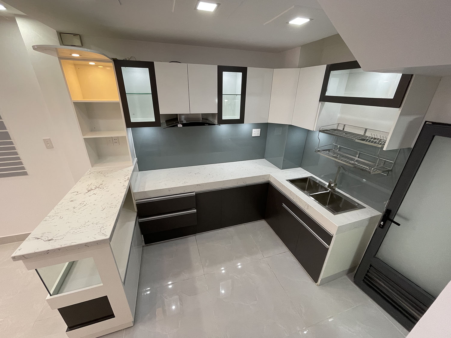Bán nhà Nguyễn Đình Chính, Quận Phú Nhuận Siêu phẩm 4 lầu t.kế Singapore - gần Nguyễn Văn Trỗi