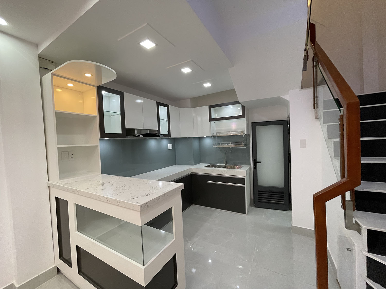 Bán nhà Nguyễn Đình Chính, Quận Phú Nhuận Siêu phẩm 4 lầu t.kế Singapore - gần Nguyễn Văn Trỗi