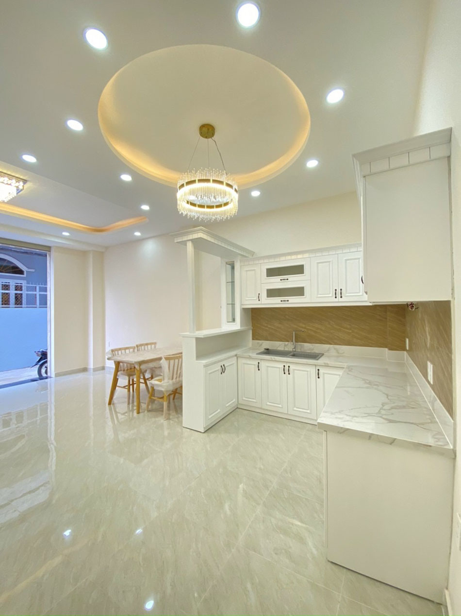 Bán nhà Phan Văn Trị, Quận Bình Thạnh Tuyệt phẩm 3 lầu t.kế Châu Âu đẹp lung linh,mới 100%, khu VIP