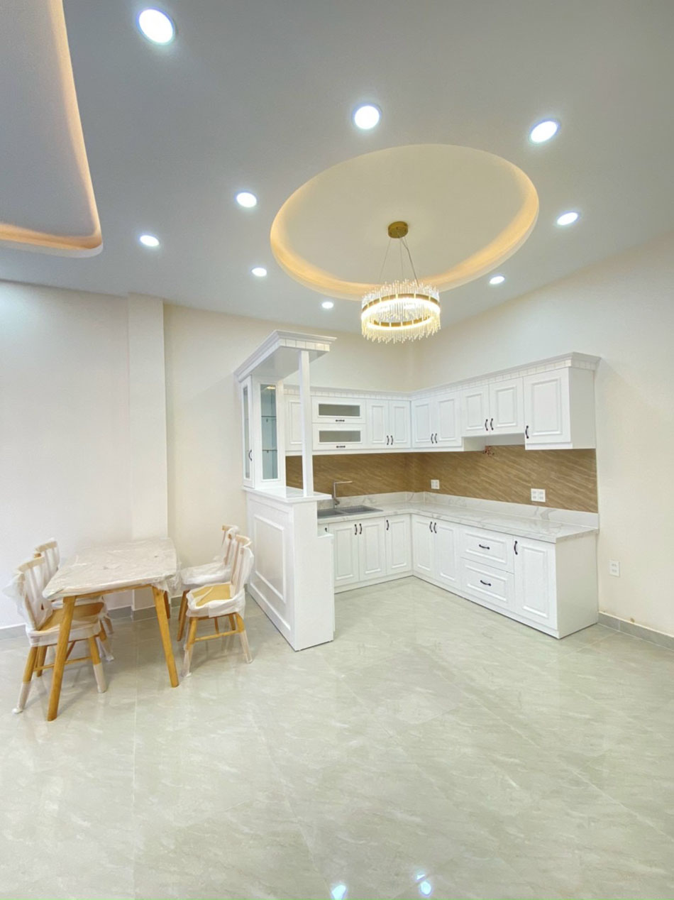 Bán nhà Phan Văn Trị, Quận Bình Thạnh Tuyệt phẩm 3 lầu t.kế Châu Âu đẹp lung linh,mới 100%, khu VIP