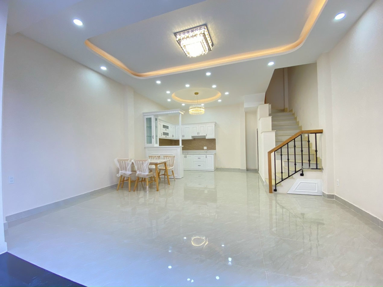 Bán nhà Phan Văn Trị, Quận Bình Thạnh Tuyệt phẩm 3 lầu t.kế Châu Âu đẹp lung linh,mới 100%, khu VIP