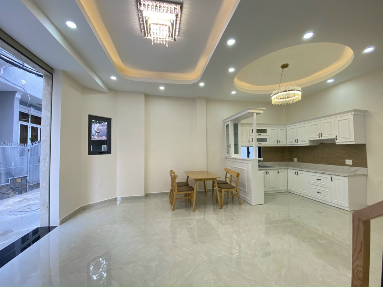 Bán nhà Phan Văn Trị, Quận Bình Thạnh Tuyệt phẩm 3 lầu t.kế Châu Âu đẹp lung linh,mới 100%, khu VIP