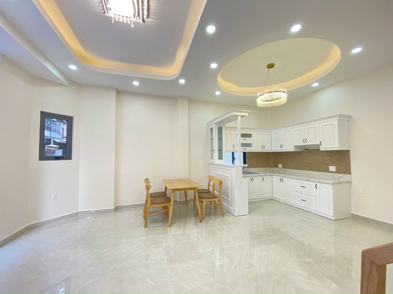 Bán nhà Phan Văn Trị, Quận Bình Thạnh Tuyệt phẩm 3 lầu t.kế Châu Âu đẹp lung linh,mới 100%, khu VIP