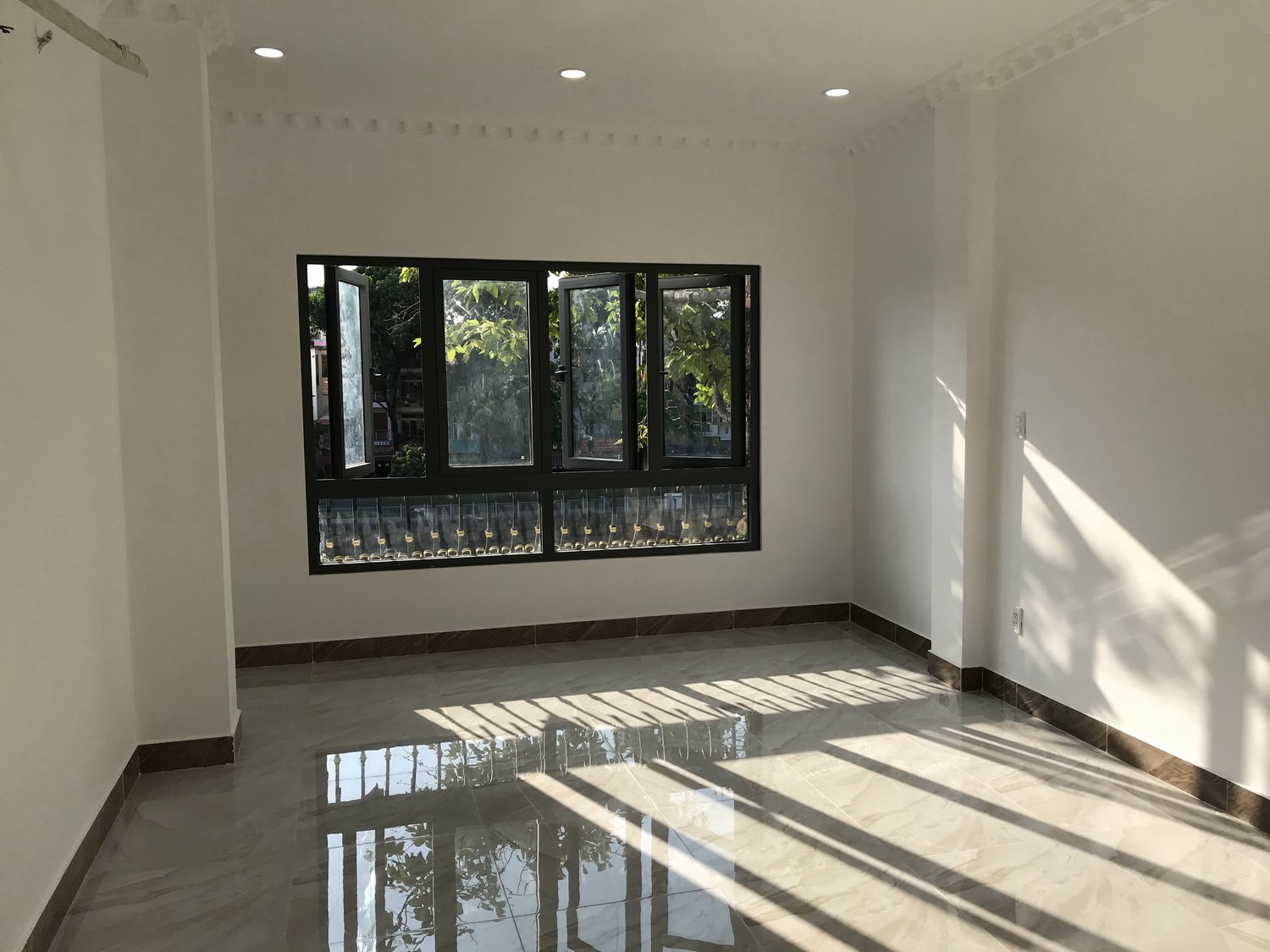 BÁN NHÀ ĐẸP LUNG LINH: Mặt tiền Hoàng Sa 5 lầu, t.kế C.Âu, 9 phòng, thang máy