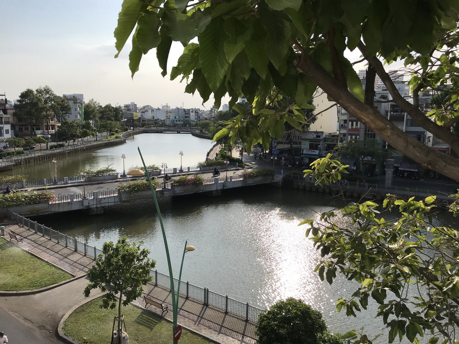 BÁN NHÀ ĐẸP LUNG LINH: Mặt tiền Hoàng Sa 5 lầu, t.kế C.Âu, 9 phòng, thang máy