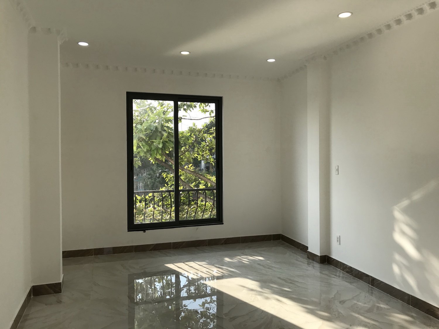 BÁN NHÀ ĐẸP LUNG LINH: Mặt tiền Hoàng Sa 5 lầu, t.kế C.Âu, 9 phòng, thang máy