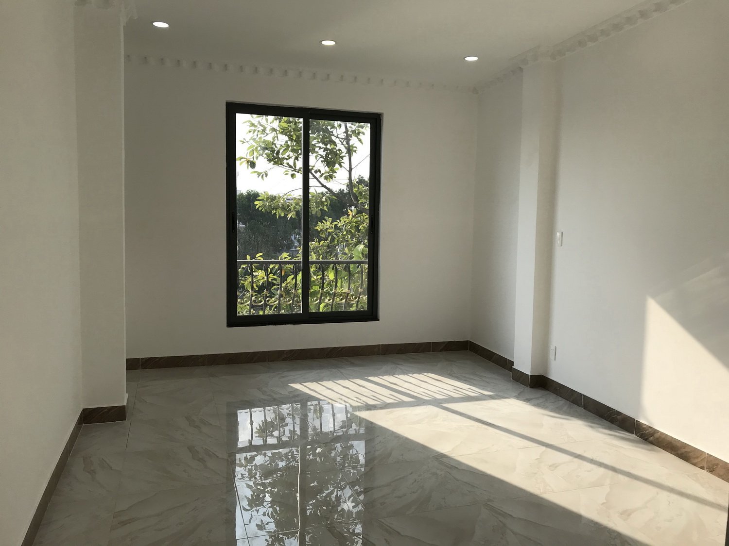 BÁN NHÀ ĐẸP LUNG LINH: Mặt tiền Hoàng Sa 5 lầu, t.kế C.Âu, 9 phòng, thang máy