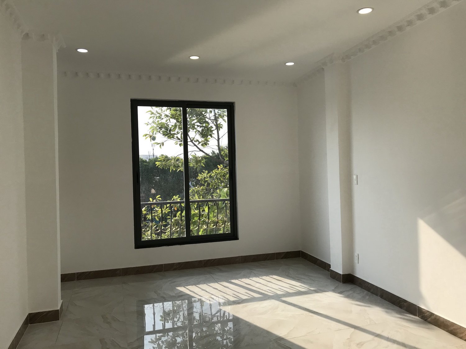 BÁN NHÀ ĐẸP LUNG LINH: Mặt tiền Hoàng Sa 5 lầu, t.kế C.Âu, 9 phòng, thang máy