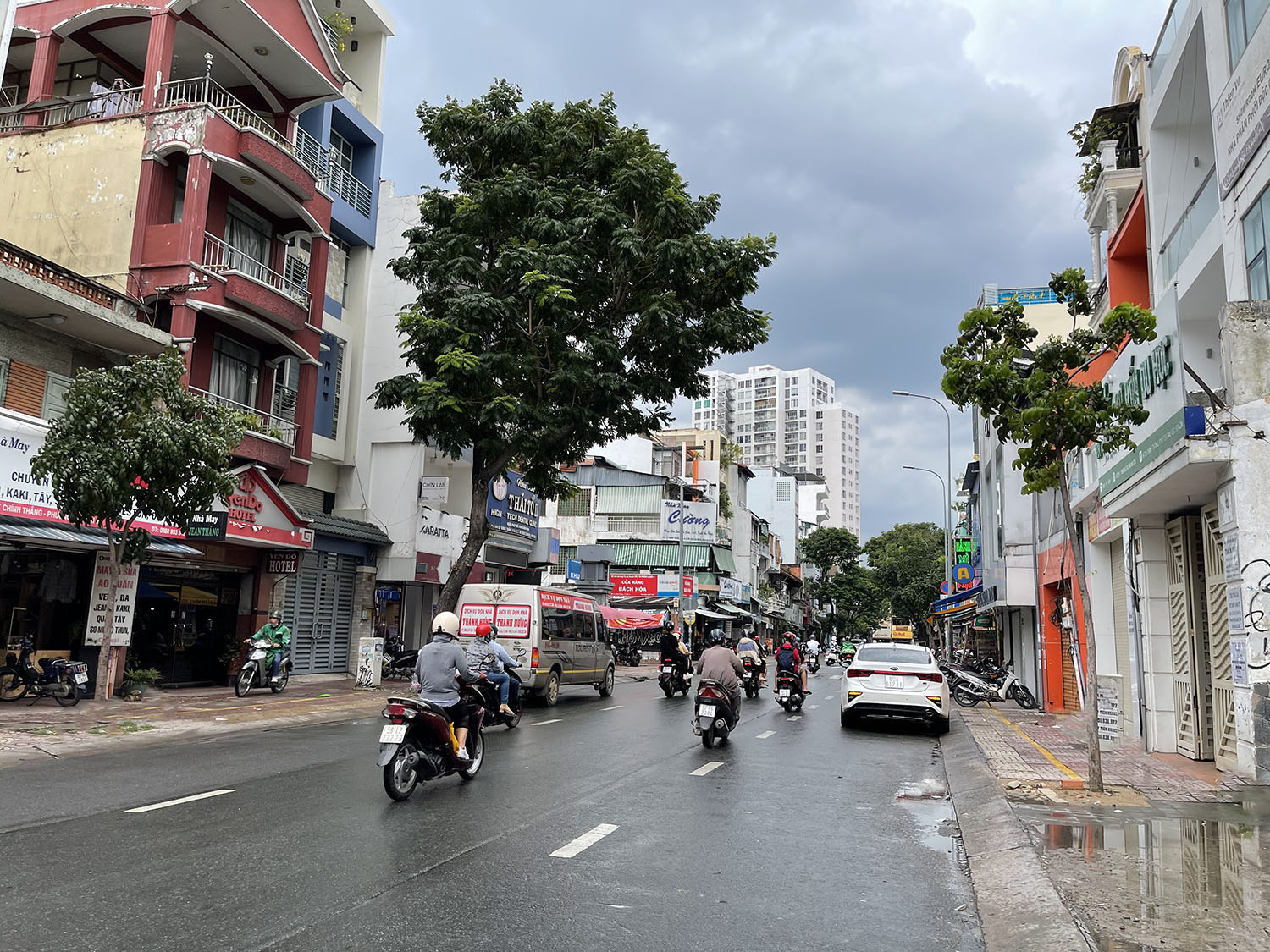 Bán nhà mặt tiền Lý Chính Thắng, Quận 3 Nhà Phố 5 lầu (4x23) - có 15 phòng + thang máy khu Kinh Doanh sầm uất